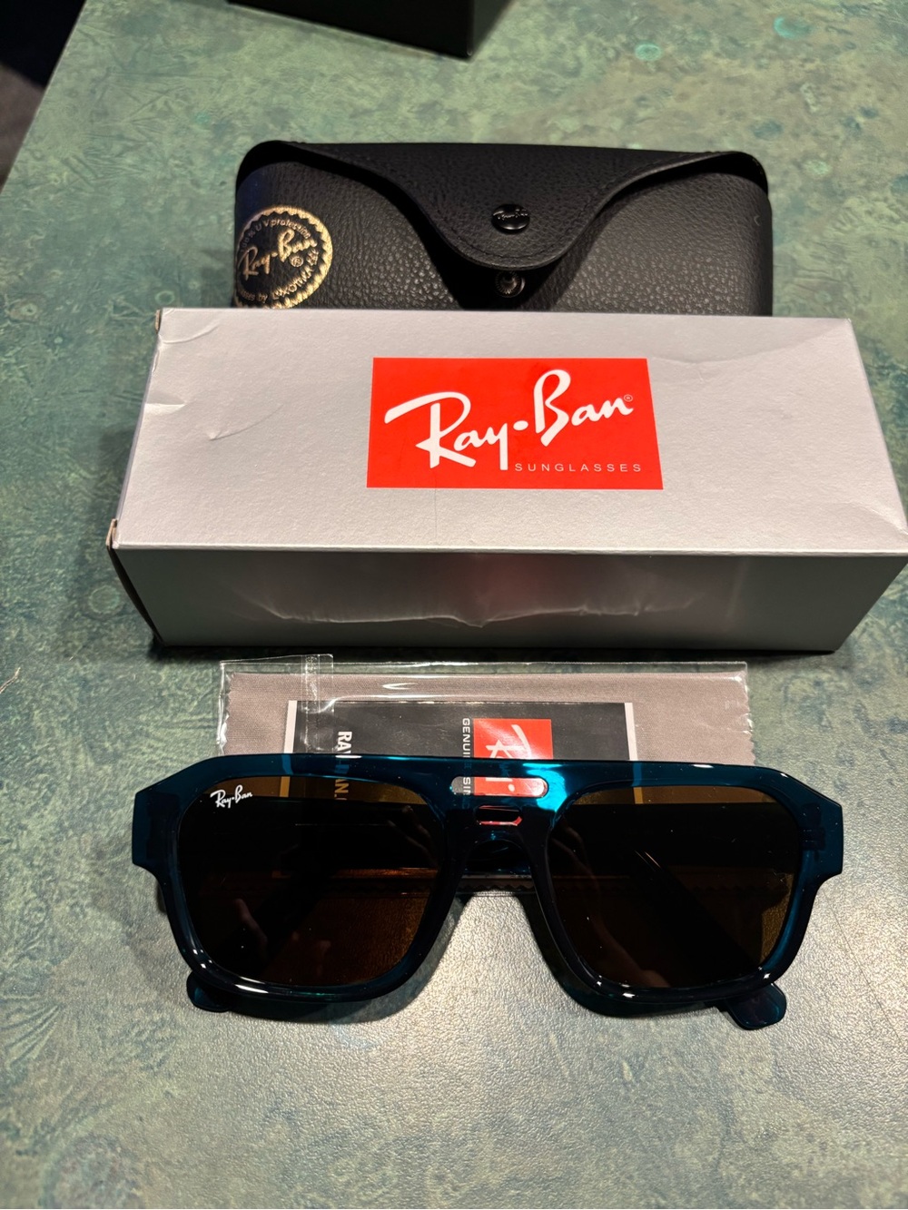 BNWT Ray-Ban corrigan style Sunglasses